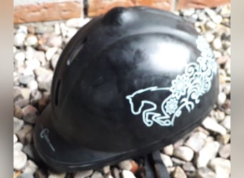 Biete verschiedene Reithelme an, sehr gut erhalten 