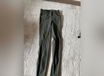 Sehr selten getragene grüne Reithose