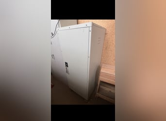 Sattelschrank mit Schloss inklusive Holzpalette - top Zustand
