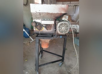 Haferquetsch Haferboy auf Ständer mit  Rollen und 8m langem Kabel (Starkstrom)