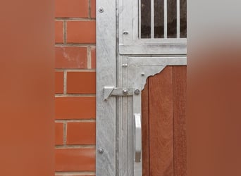 Boxentür mit Holzfüllung