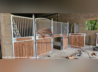 Pferdebox & Stallboxen, Boxenstall | Boxenfront und Trennwand Top - Pferdestall bauen