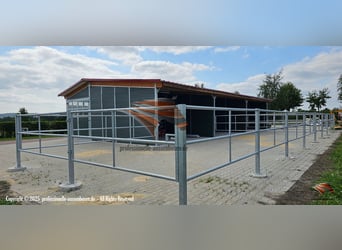 Pferdestall aus Kunststoff - Pferdebox und Außenstall | Stallungen & Offenstall kaufen - Unterstand