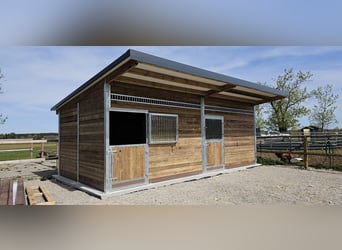 Pferdestall aus Kunststoff - Pferdebox und Außenstall | Stallungen & Offenstall kaufen - Unterstand