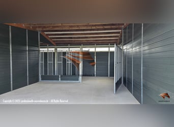 Pferdestall aus Kunststoff - Pferdebox und Außenstall | Stallungen & Offenstall kaufen - Unterstand