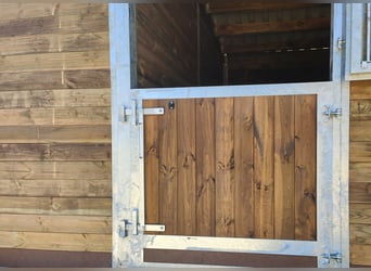 Stalltüren und Paddocktüren & Stalltore kaufen Robuste Schiebetüren für Pferdeställe
