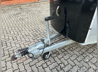 Böckmann Portax E Pferdeanhänger 2,4t Satttelkammer 100km/h Hecktür schwenkbar 