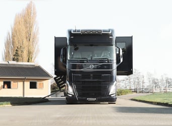 Na sprzedaż: Ciężarówka Volvo z pięcioma końmi, 560 KM, w pełni wyposażona