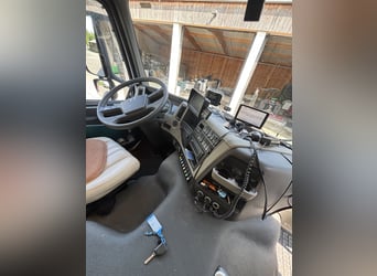 Volvo FM 500 AKX, przyczepa do przewozu koni na 8 koni z kabiną typu camper — laweta dla koni