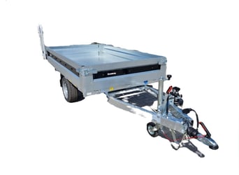 Przyczepa burtowa Brenderup BT4260SB – z hydraulicznym przechyłem, z demontowalnymi panelami