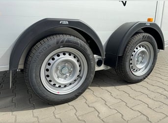 Przyczepa dla koni Liberté Touring Country XL z rampą przednią i tapicerką