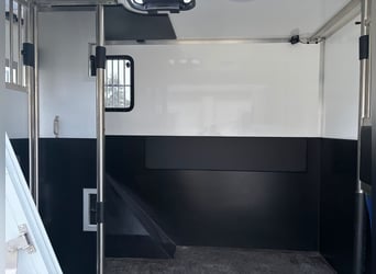 Używany transporter koni w doskonałym stanie