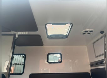 Renault Master Haras ATM na 1-2 konie, 150 KM