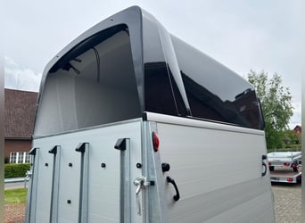 Humbaur Pferdeanhänger Xanthos Aero 2400 2,4t Sattelkammer 100km/h Black