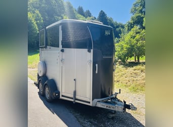 Przyczepa Ifor Williams HBX 506 z wejściem z przodu, 2,6 t, premium model