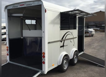 Koń Cheval Liberte Minimax / Maxi 3 – idealny dla 3 koni, z szafką na sprzęt, wyjściem z przodu