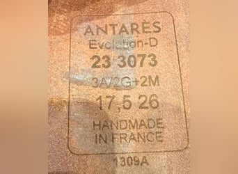 Siodło skokowe marki Antares w rozmiarze 17,5. Model Evolution-D