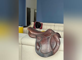 Siodło skokowe Elfab w rozmiarze 18”