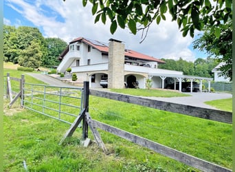 Das Anwesen befindet sich in Osthessen, im Landkreis Fulda, in der Gemeinde Hosenfeld
