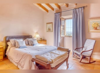 Mallorca: Finca mit Stallungen auf 15 Hektar Land und Ferienvermietlizenz