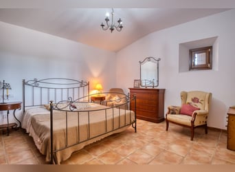 Mallorca: Finca mit Stallungen auf 15 Hektar Land und Ferienvermietlizenz