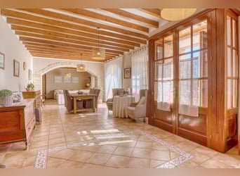 Mallorca: Finca mit Stallungen auf 15 Hektar Land und Ferienvermietlizenz