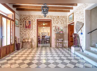 Mallorca: Große Finca auf 4,8 Hektar Land mit Stallungen