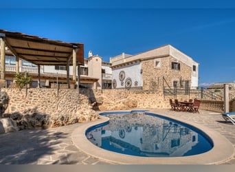 Mallorca: Große Finca auf 4,8 Hektar Land mit Stallungen