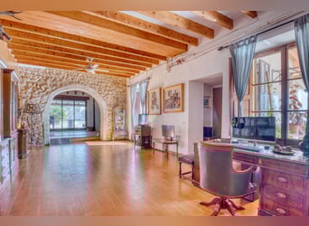 Mallorca: Große Finca auf 4,8 Hektar Land mit Stallungen