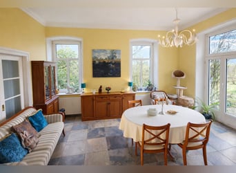 Odrestaurowana gospodarka z 3 hektarami własnej ziemi, ujeżdżalnią i halą treningową