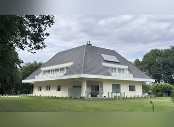 Rezydencja pod Balge: kompleksowo odnowiona willa, hala na ogrodzonym terenie parkowym o powierzchni