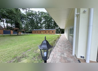 Rezydencja pod Balge: kompleksowo odnowiona willa, hala na ogrodzonym terenie parkowym o powierzchni