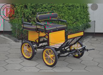 Carrozza per pony tipo 122  
Peso: 88 kg  
Larghezza della scarpata: 90 cm  
Ruote: 12" x 12"