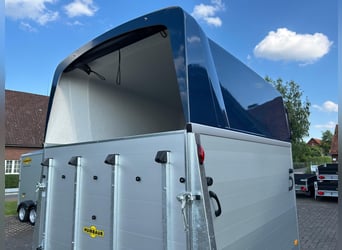 Humbaur Pferdeanhänger Xanthos Aero 2400 2,4t Sattelkammer 100km/h Hecktür Blue Hecktür schwenkbar