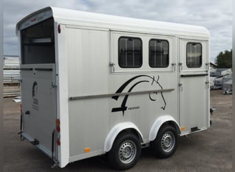 Liberté Minimax / Maxi 3, il trasporto perfetto per 3 cavalli, con stalletta, uscita frontale