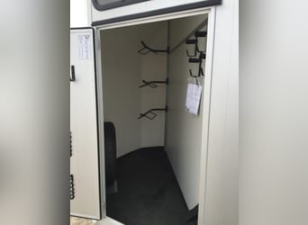 Liberté Minimax / Maxi 3, il trasporto perfetto per 3 cavalli, con stalletta, uscita frontale