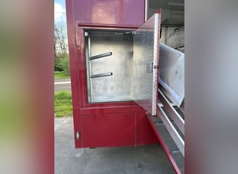 Trasporto di 3 cavalli con area soggiorno, 7,5 tonnellate