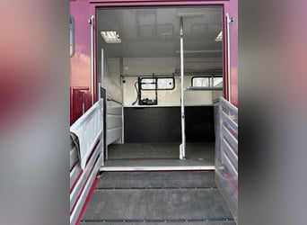 Trasporto di 3 cavalli con area soggiorno, 7,5 tonnellate