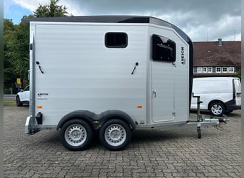 Humbaur Pferdeanhänger Areion Pro 2700 2,7t Sattelkammer 100km/h Black Hecktür schwenkbar