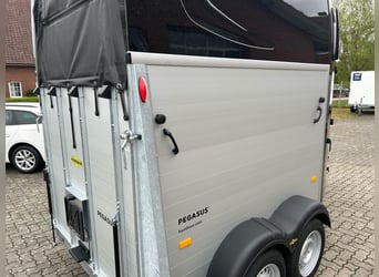 Humbaur Pferdeanhänger Pegasus 2400 2,4t Sattelkammer 100km/h Black Hecktür schwenkbar