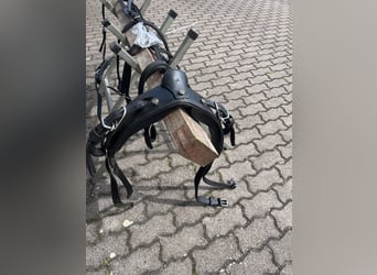 Harness for single harness driving with breastplate
