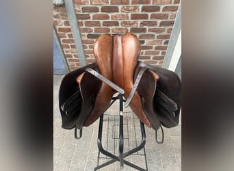Used Butet Saddle 17"