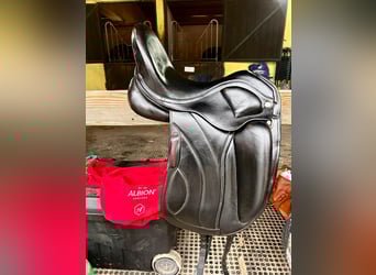 Albion Revelation Dressage Saddle for SALE - Almost New !