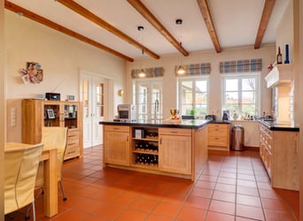 Exklusives Anwesen mit ca. 460m² WFL, Stallungen Reitplatz, Nebengebäuden, ca. 25.000m² Land