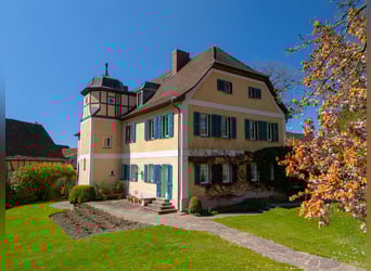 Historisches Anwesen mit Herrenhaus, Reitplatz und Nebengebäuden