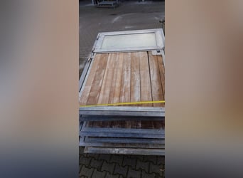 Boxen Trennwände und Türen mit Bongossiholzfüllung