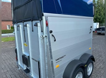 Humbaur Pferdeanhänger Xanthos Aero 2400 2,4t Sattelkammer 100km/h Hecktür Blue Hecktür schwenkbar