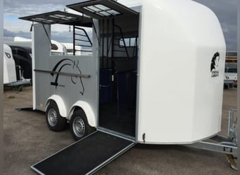 Cheval Liberte Minimax / Maxi 3, perfect voor 3 paarden, met zadelkamer en vooruitgang.