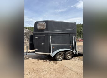 Blomert paardentrailer voor 2 paarden | 2 ton | zadelkamer | NIEUWE REMMEN | APK tot 09/2028