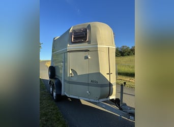 Paardentrailer Humbaur Atis volledig polymeer met aluminium bodem